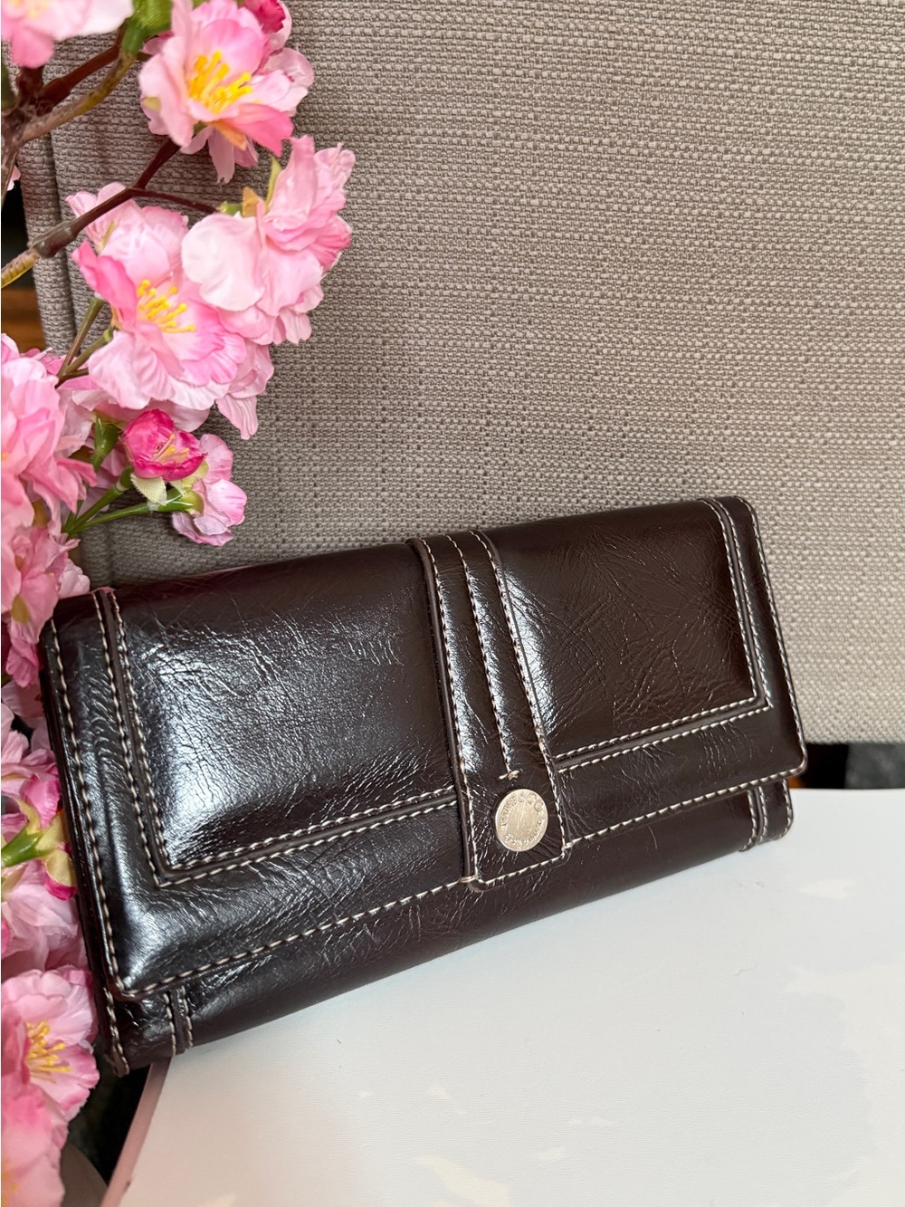 Vintage Nine & Co. by Nine West Brown Leather Women's Wallet with Snap Closure